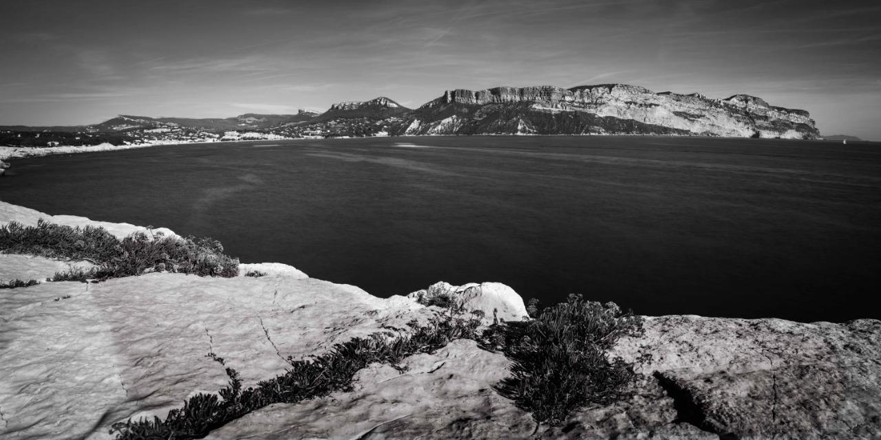 Le Vallat Vue Mer Cassis Terrasse Privative Spa Jacuzzi Barbecue Calanques Exterior photo